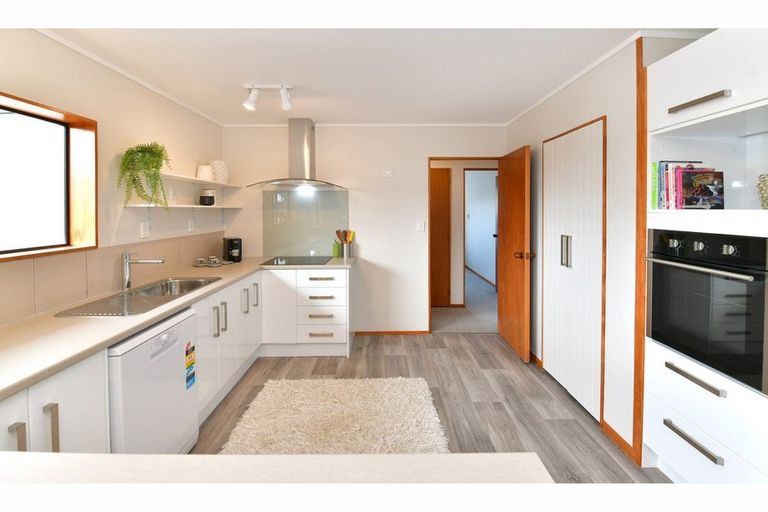 Photo of property in 2/208 Centreway Road, Orewa, 0931