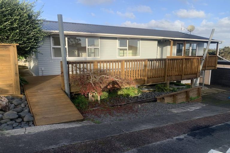 Photo of property in 26 Valley View Road, Glenfield, Auckland, 0629