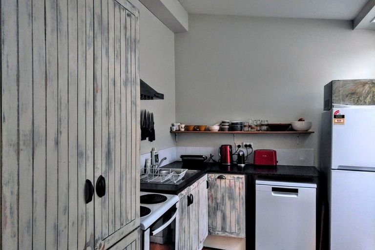 Photo of property in 17 Poplar Grove, Thorndon, Wellington, 6011