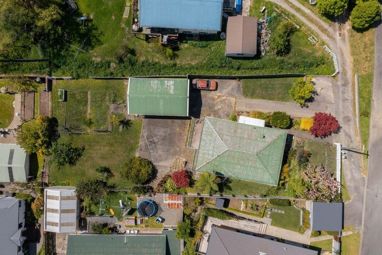 Photo of property in 82 Milton Terrace, Picton, 7220