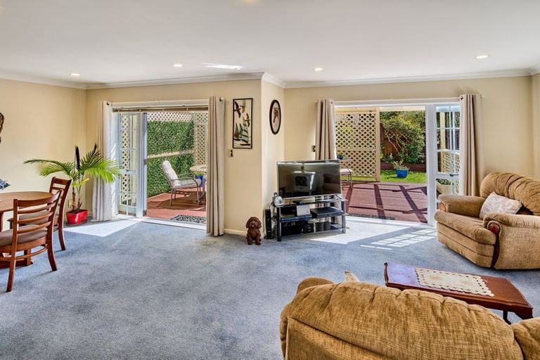 Photo of property in 20a Redwood Avenue, Tawa, Wellington, 5028