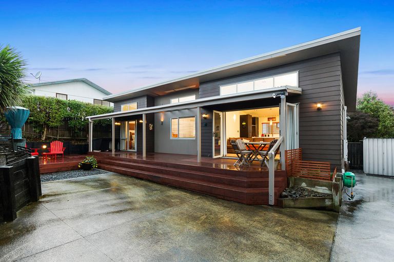 Photo of property in 336b West Coast Road, Glen Eden, Auckland, 0602