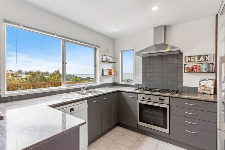 Photo of property in 3 Mariners View Road, Beach Haven, Auckland, 0626
