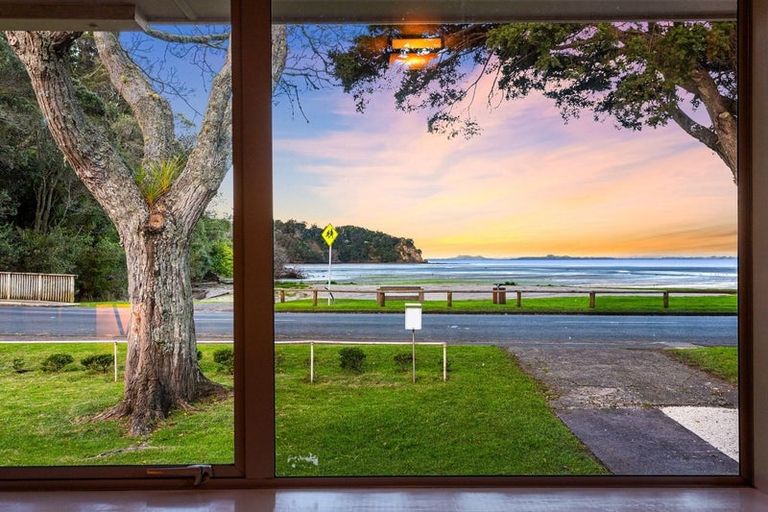 Photo of property in 3 Sandys Parade, Laingholm, Auckland, 0604