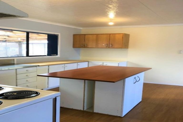 Photo of property in 27 Silverstone Place, Henderson, Auckland, 0612