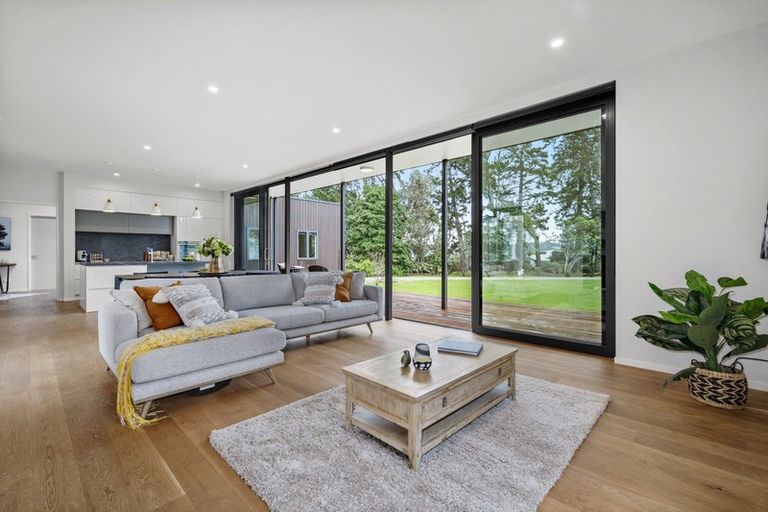 Photo of property in 15 Ferndale Drive, Kawakawa Bay, Papakura, 2585