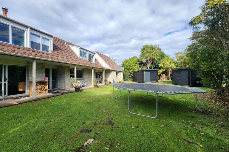 Photo of property in 1138 South Road, Oakura, 4314