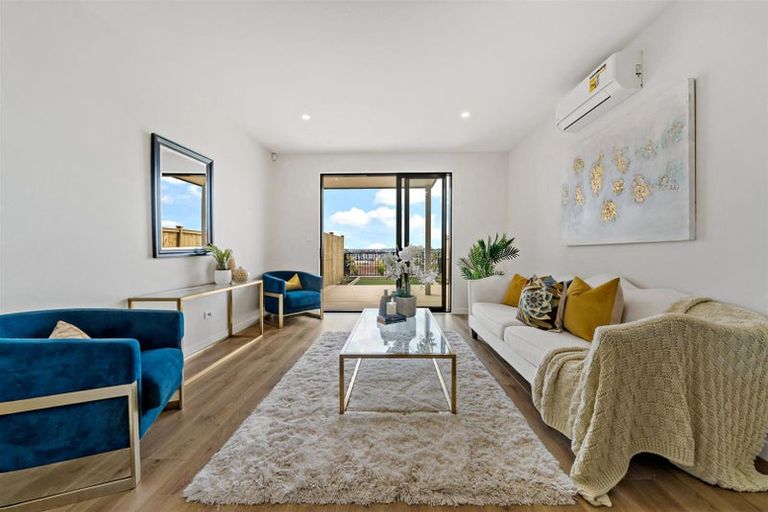 Photo of property in 14 Heketara Way, Massey, Auckland, 0614