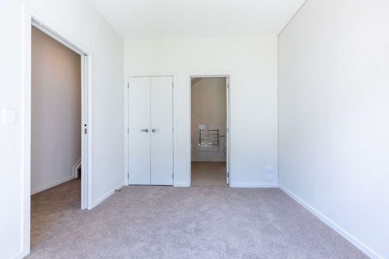 Photo of property in 5 Wharetana Crescent, New Lynn, Auckland, 0600