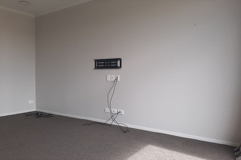 Photo of property in 5/7 Uku Lane, Hobsonville, Auckland, 0616