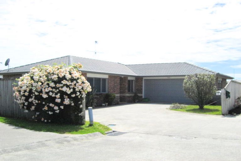 Photo of property in 20 Hocken Place, Mangere Bridge, Auckland, 2022