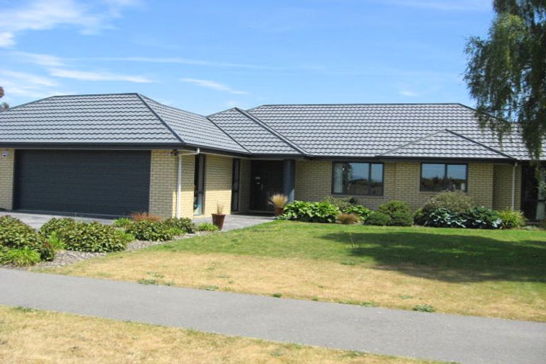 Photo of property in 73 Waitikiri Drive, Parklands, Christchurch, 8083
