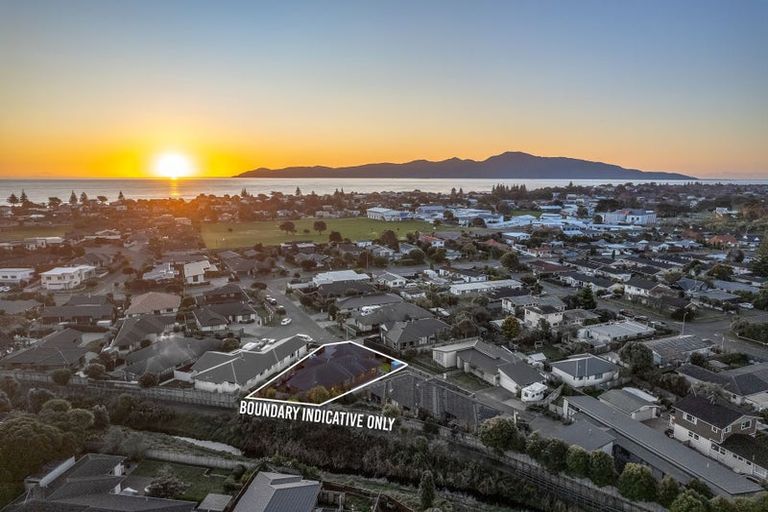 Photo of property in 12 Hulme Way, Raumati Beach, Paraparaumu, 5032
