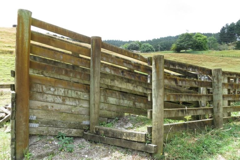 Photo of property in 114 Aorangi Road, Bryndwr, Christchurch, 8053