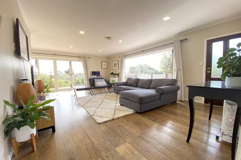 Photo of property in 9 Dalwhinnie Parade, Highland Park, Auckland, 2010