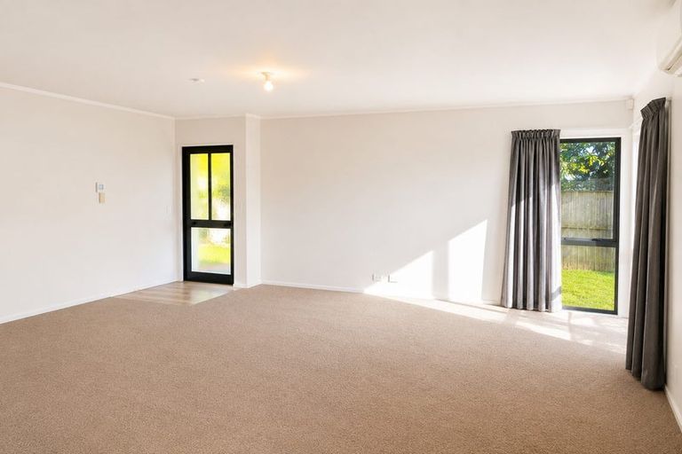 Photo of property in 56 Sutton Crescent, Papakura, 2110