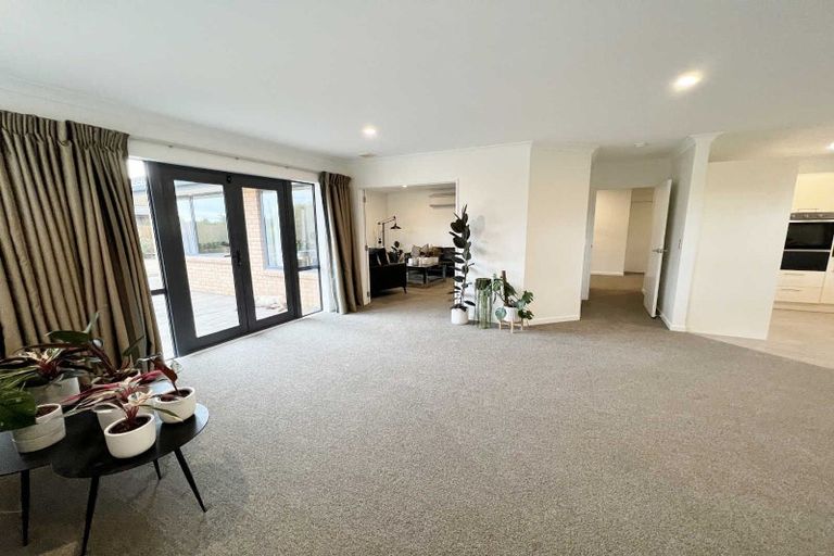 Photo of property in 2/1132 West Coast Road, West Melton, Christchurch, 7676