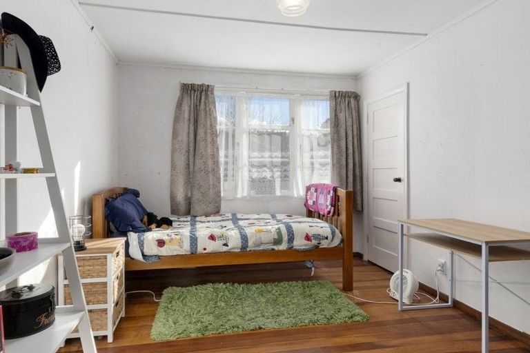 Photo of property in 39 Atiawa Crescent, Waiwhetu, Lower Hutt, 5010