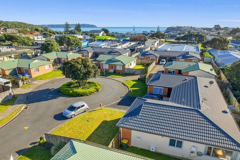 Photo of property in 16 Pohutukawa Grove, Titahi Bay, Porirua, 5022