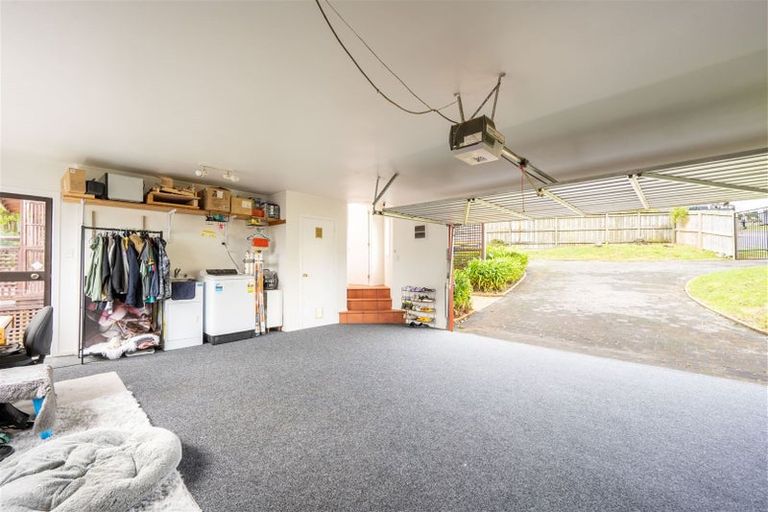 Photo of property in 17 Unsworth Drive, Unsworth Heights, Auckland, 0632