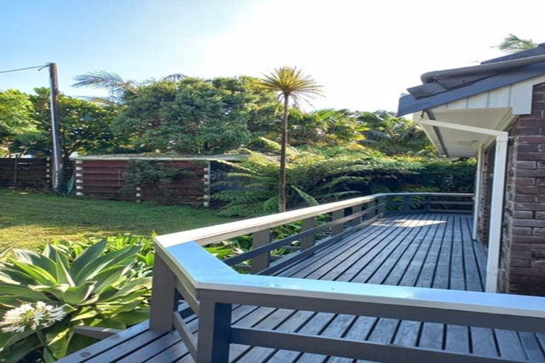 Photo of property in 1070 Scenic Drive North, Swanson, Auckland, 0816