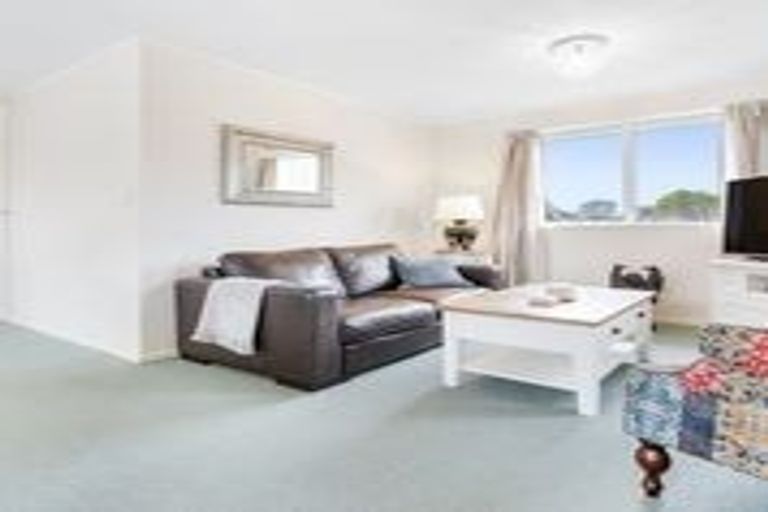 Photo of property in 54a Yeovil Road, Te Atatu Peninsula, Auckland, 0610