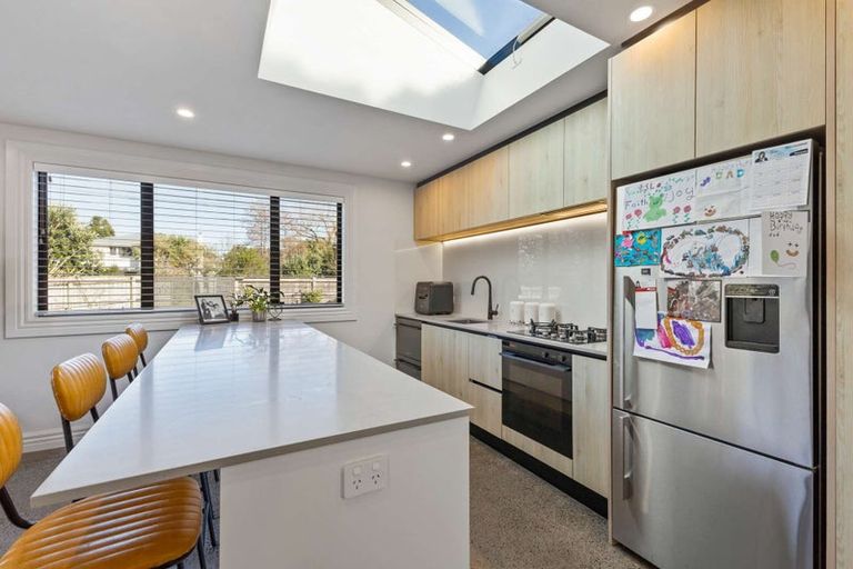 Photo of property in 39 Belt Road, Moturoa, New Plymouth, 4310