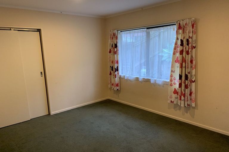 Photo of property in 1/31 Roberts Road, Glenfield, Auckland, 0629