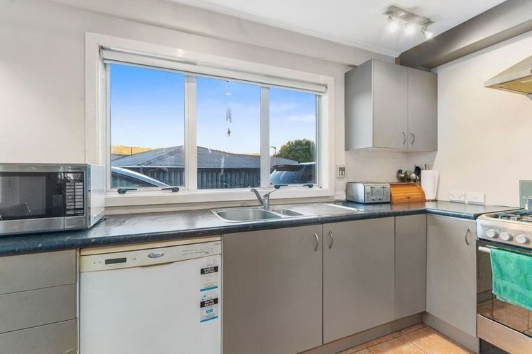 Photo of property in 15 Lane Crescent, Tawa, Wellington, 5028