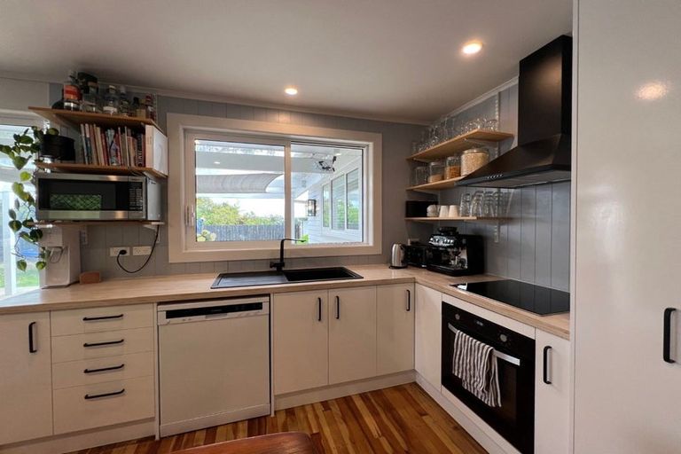 Photo of property in 82 Glen Marine Parade, Glendene, Auckland, 0602