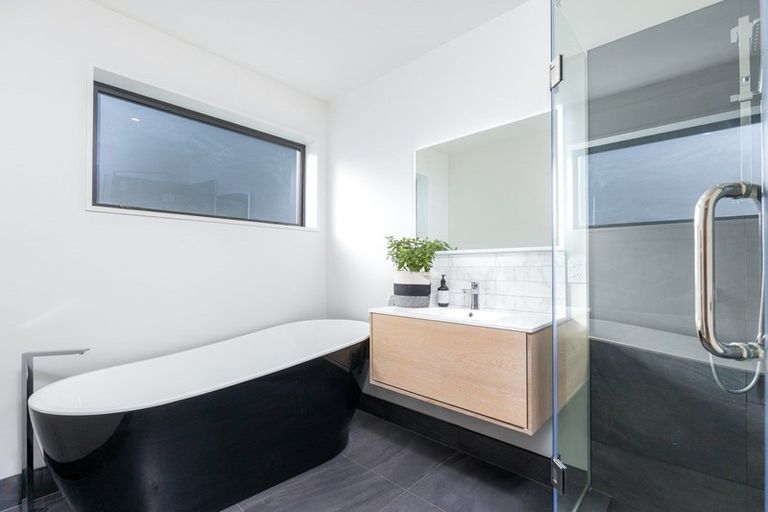 Photo of property in 24 Whitby Road, Britannia Heights, Nelson, 7010