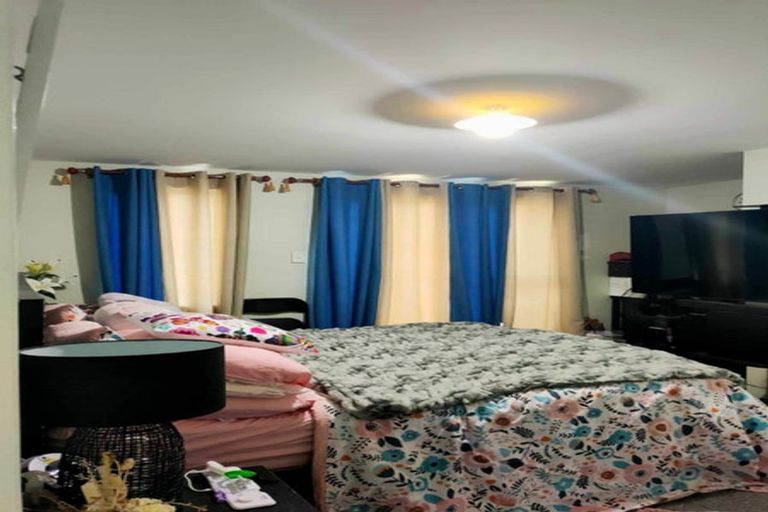 Photo of property in 31 Stewart Drive, Newlands, Wellington, 6037