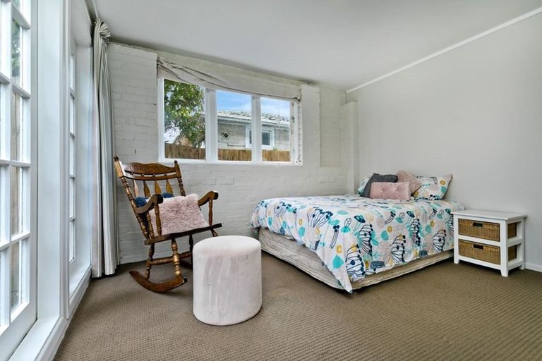 Photo of property in 1/123 Millbrook Road, Sunnyvale, Auckland, 0612