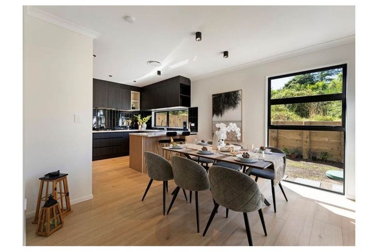 Photo of property in 11 Taipahitini Road, Rosehill, 2113