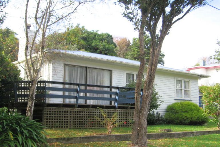 Photo of property in 32 Kiwi Crescent, Tawa, Wellington, 5028