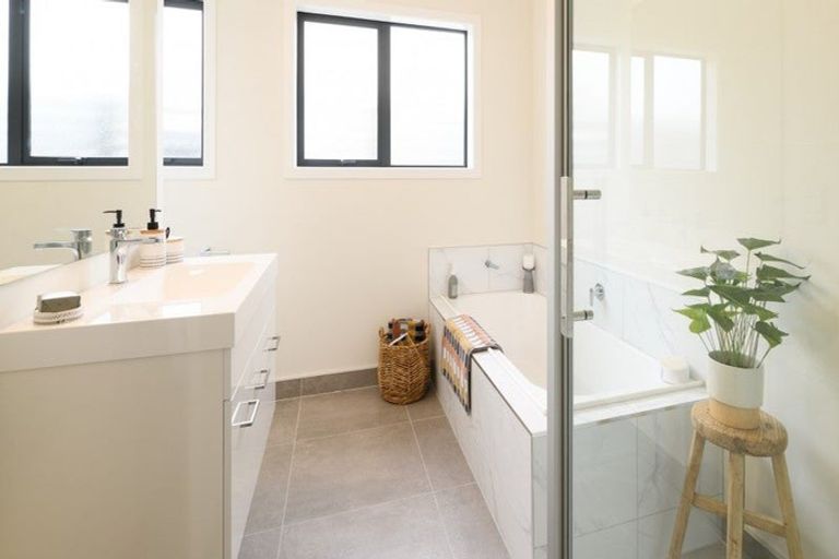 Photo of property in 67 Hokioi Drive, Kenepuru, Porirua, 5022