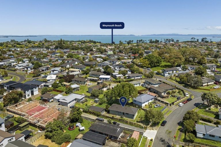 Photo of property in 27 Becker Drive, Weymouth, Auckland, 2103