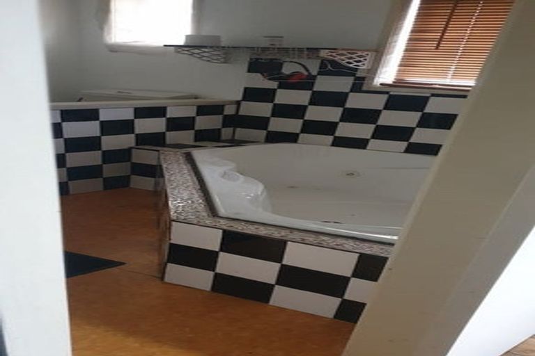 Photo of property in 1/142 Archers Road, Glenfield, Auckland, 0629