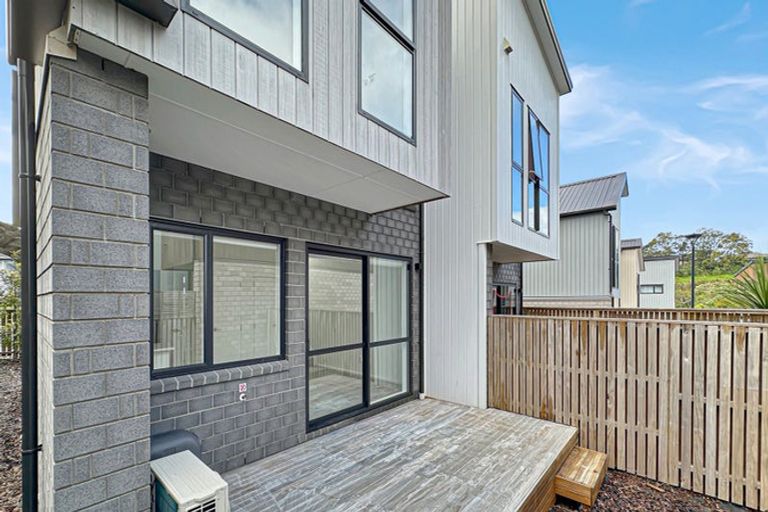 Photo of property in 140 Tiriwa Drive, Massey, Auckland, 0614