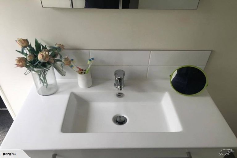 Photo of property in 1/124 Wairakei Road, Bryndwr, Christchurch, 8053