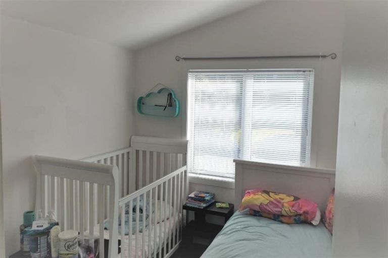 Photo of property in 8/61 Black Rock Road, Newlands, Wellington, 6037