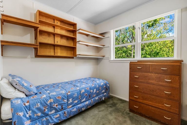 Photo of property in 21 Saint Leonards Road, Kelston, Auckland, 0602