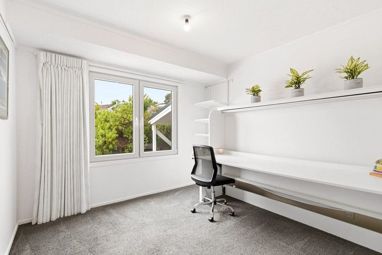 Photo of property in 5 Trinidad Crescent, Grenada Village, Wellington, 6037