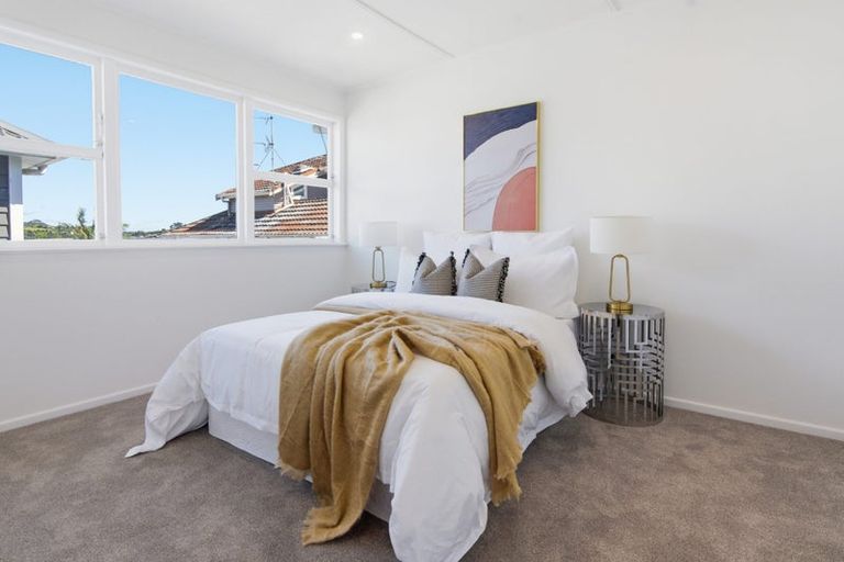 Photo of property in 1/862 East Coast Road, Northcross, Auckland, 0630