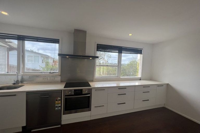 Photo of property in 11 Holt Avenue, Torbay, Auckland, 0630