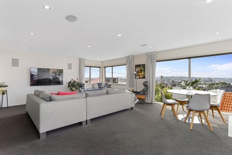 Photo of property in 1/127 Churchill Road, Rothesay Bay, Auckland, 0630