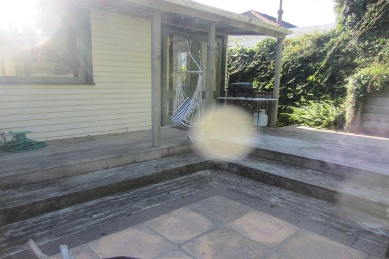 Photo of property in 20 Ranui Terrace, Tawa, Wellington, 5028