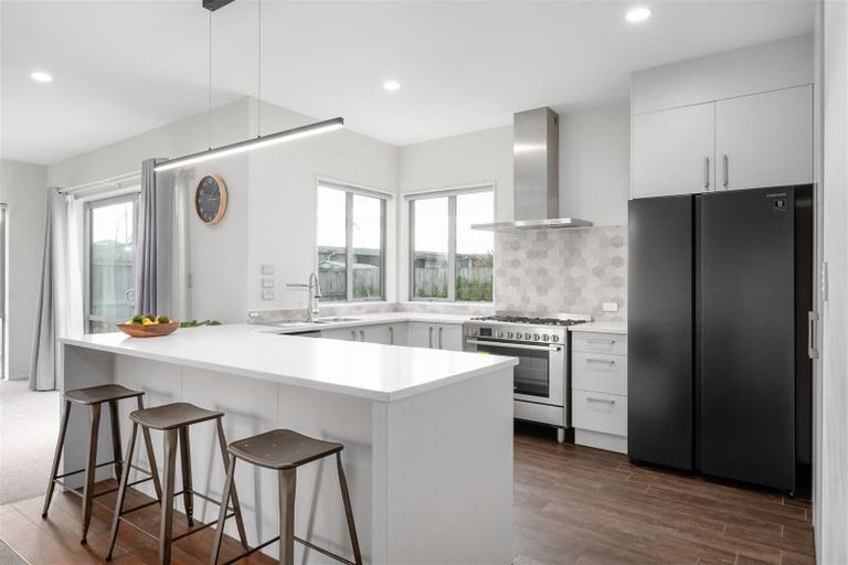 Photo of property in 16 Teatree Close, Huntington, Hamilton, 3210