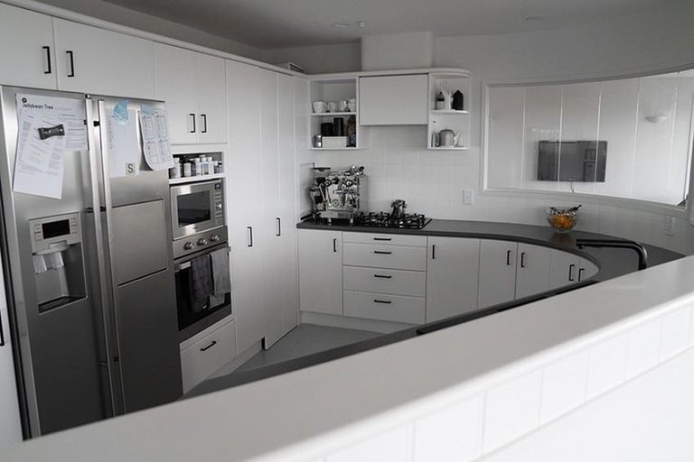 Photo of property in 1/2 Ocean View Road, Milford, Auckland, 0620