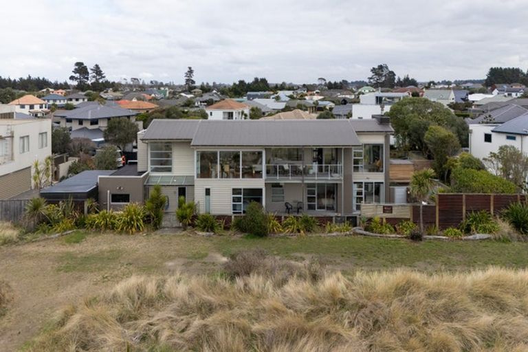 Photo of property in 9 Neptune Place, Waimairi Beach, Christchurch, 8083